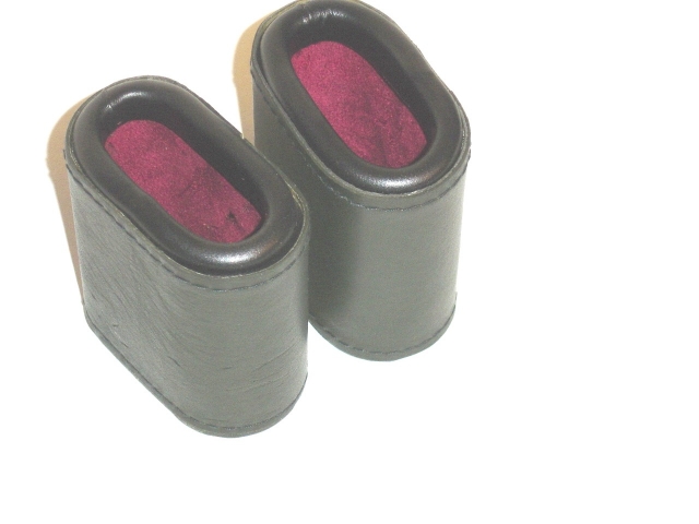 Dice Cups Oval Black with red lining